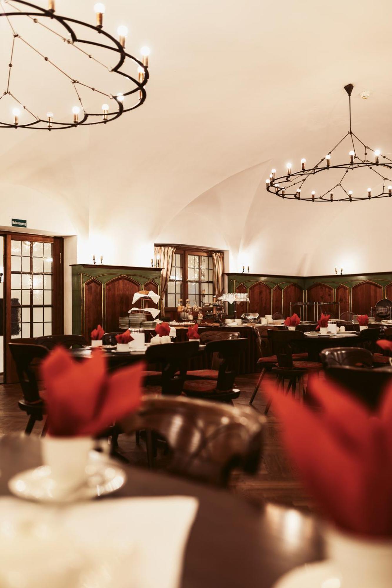 Hotel Goldene Sonne Λάντσχουτ Εξωτερικό φωτογραφία