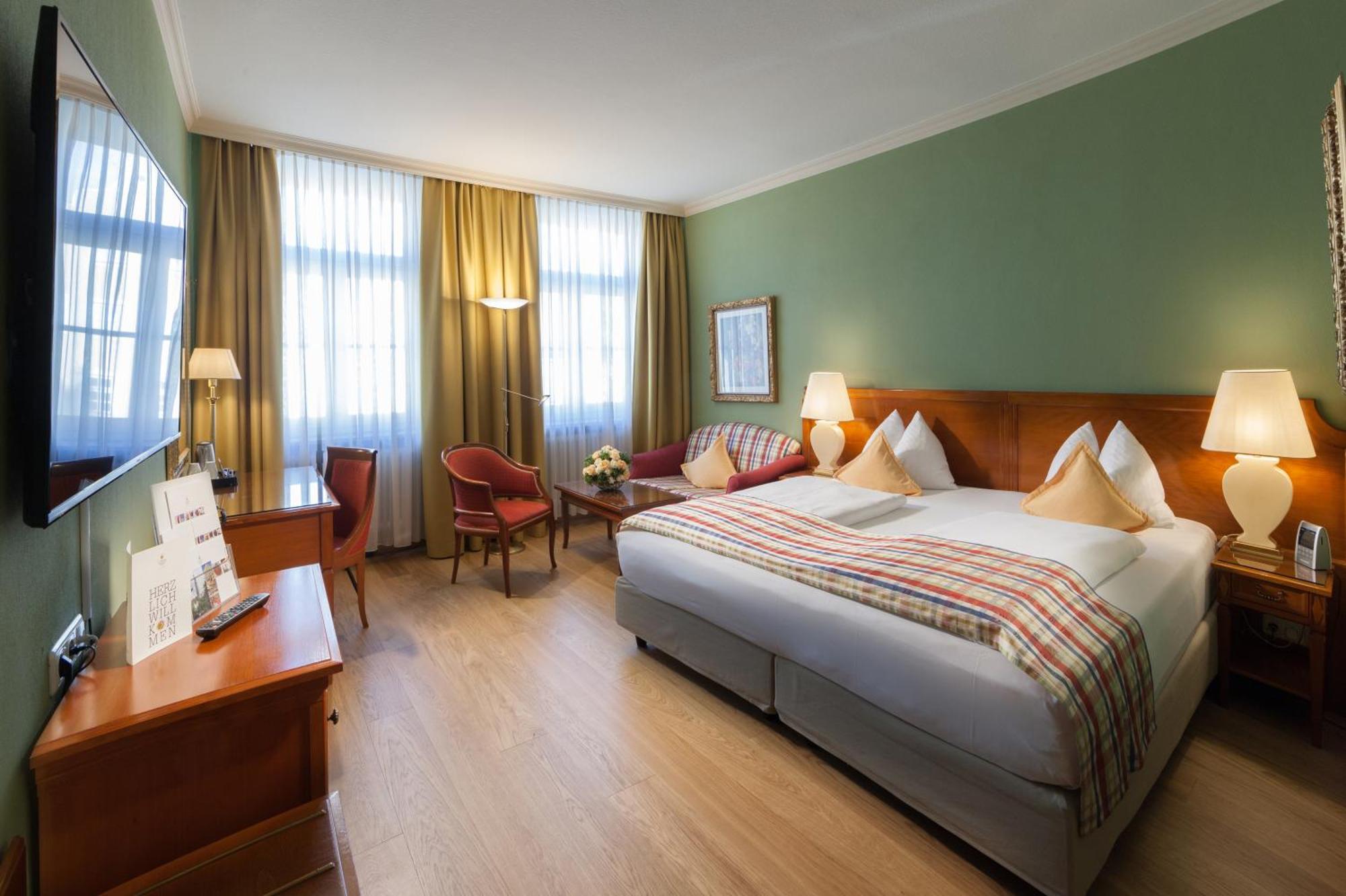Hotel Goldene Sonne Λάντσχουτ Εξωτερικό φωτογραφία