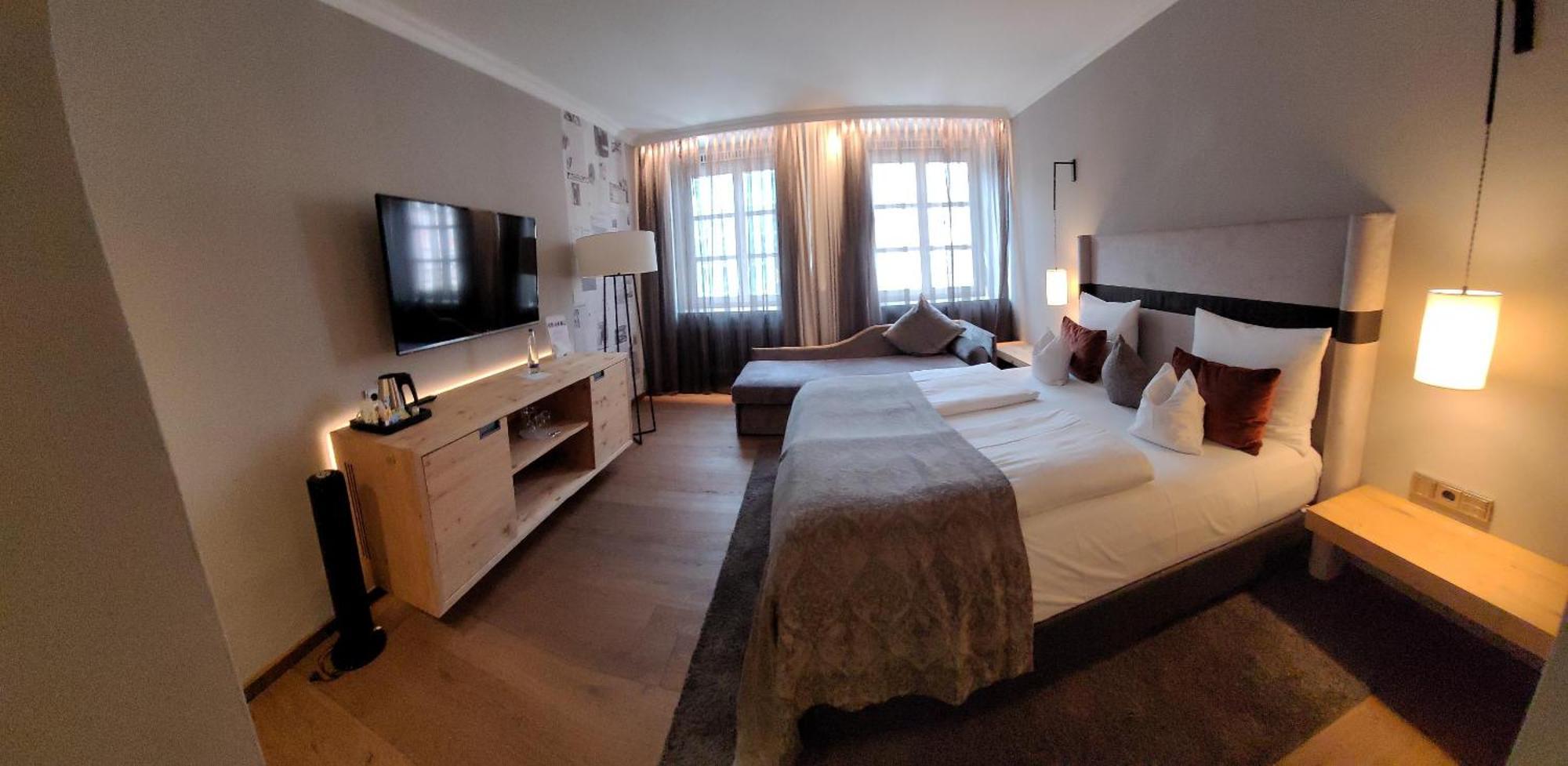 Hotel Goldene Sonne Λάντσχουτ Εξωτερικό φωτογραφία