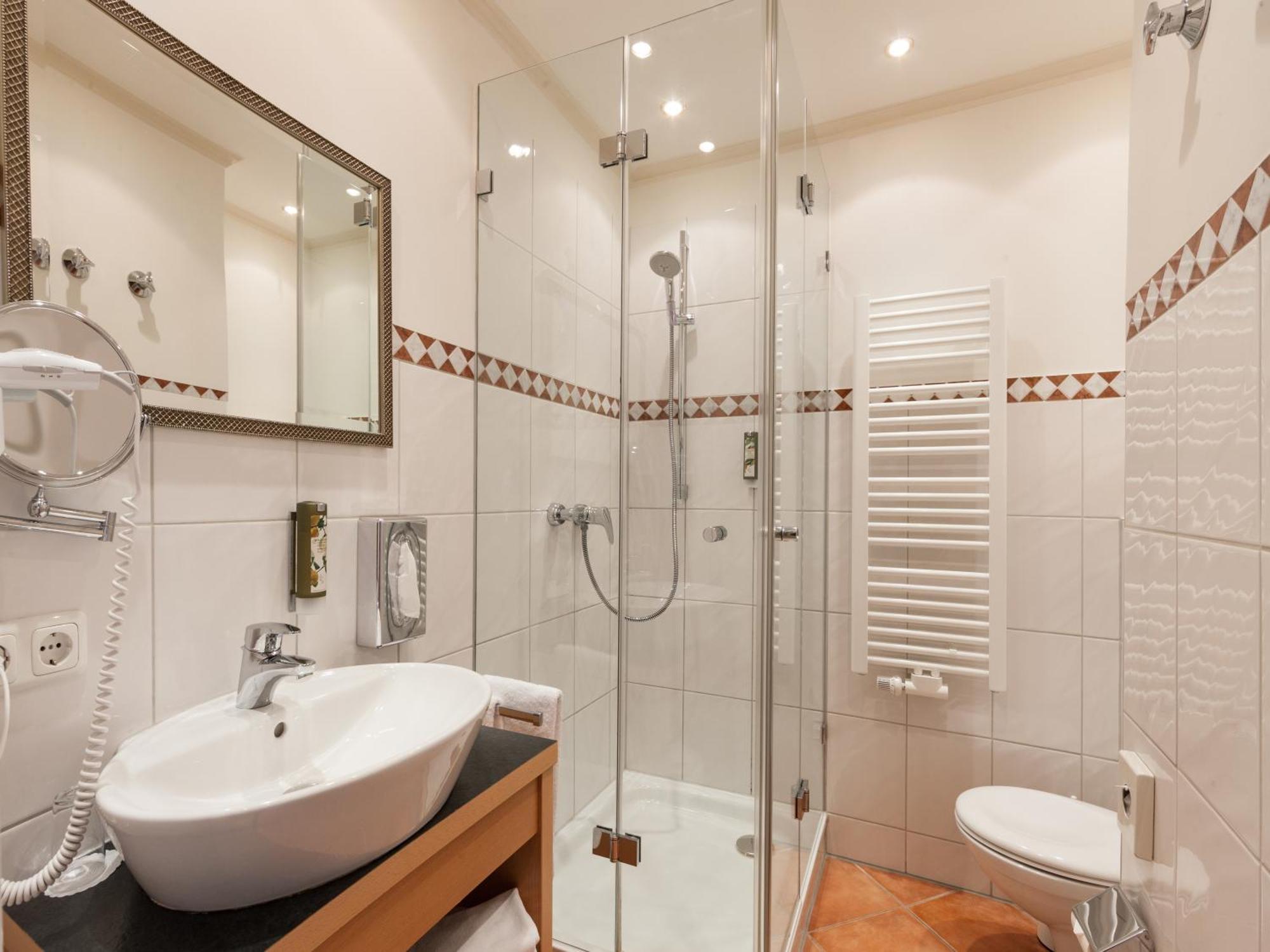 Hotel Goldene Sonne Λάντσχουτ Εξωτερικό φωτογραφία
