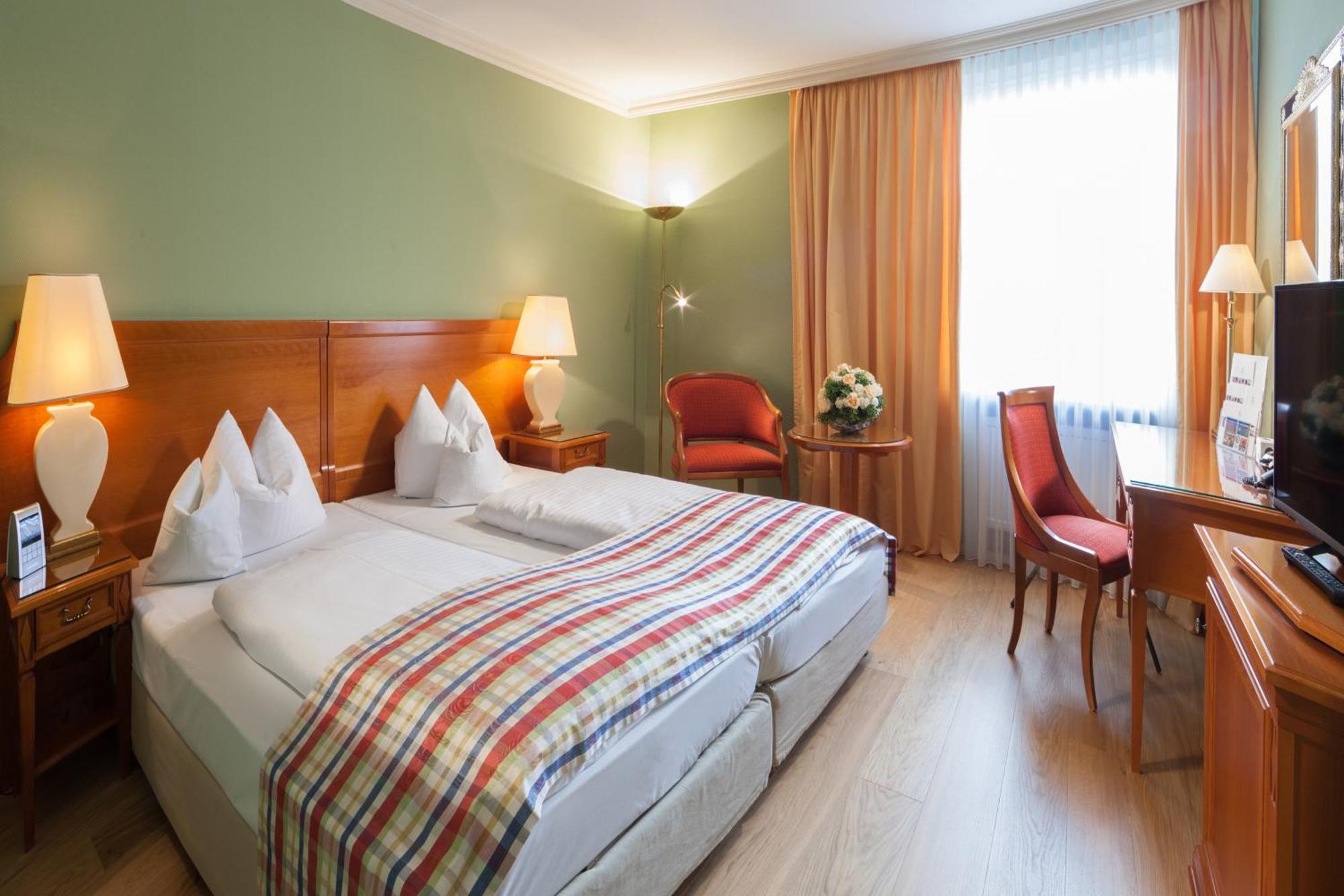 Hotel Goldene Sonne Λάντσχουτ Εξωτερικό φωτογραφία
