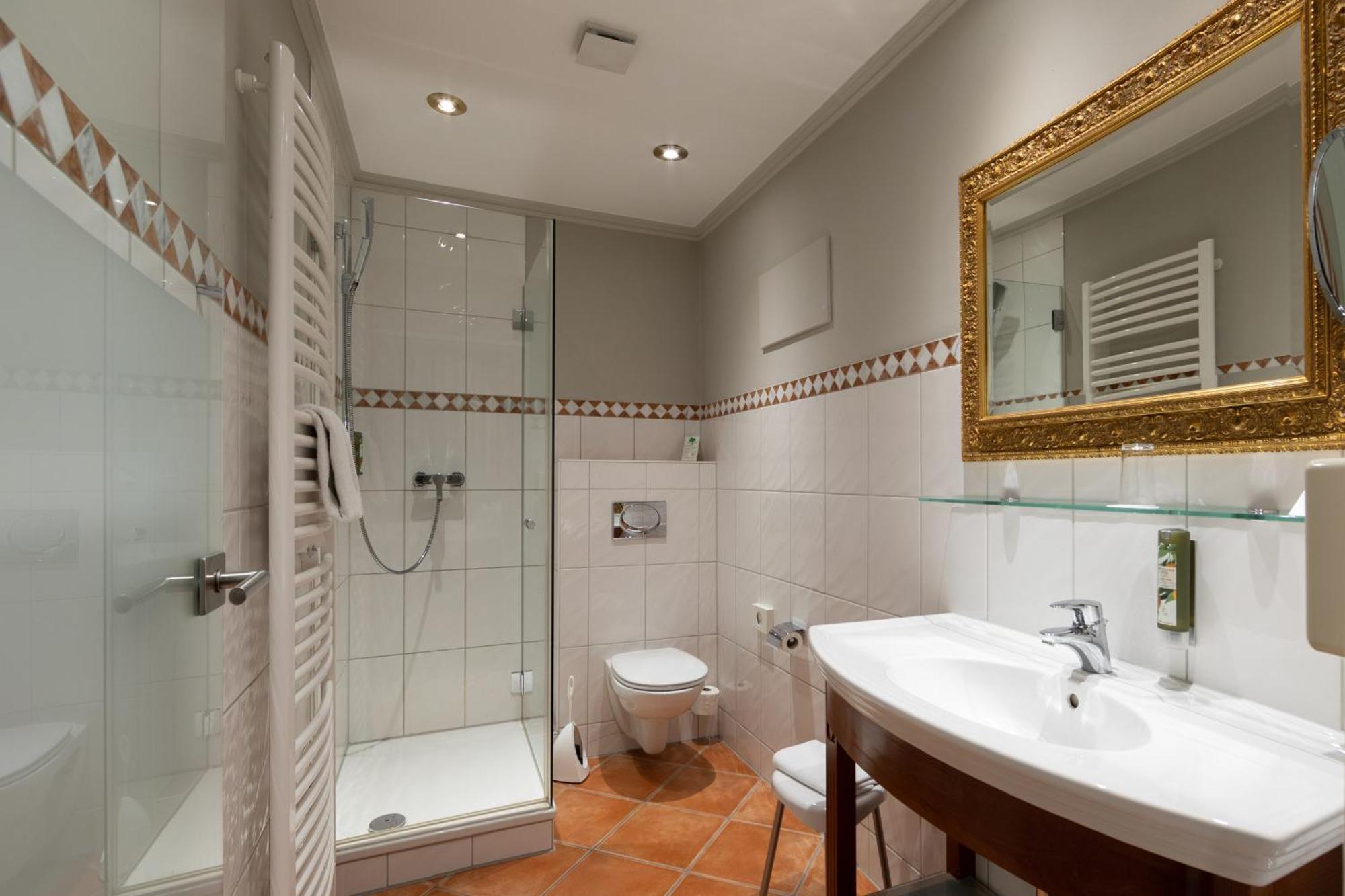 Hotel Goldene Sonne Λάντσχουτ Εξωτερικό φωτογραφία